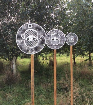 ijzerdraad, hout, kant en haakwerk